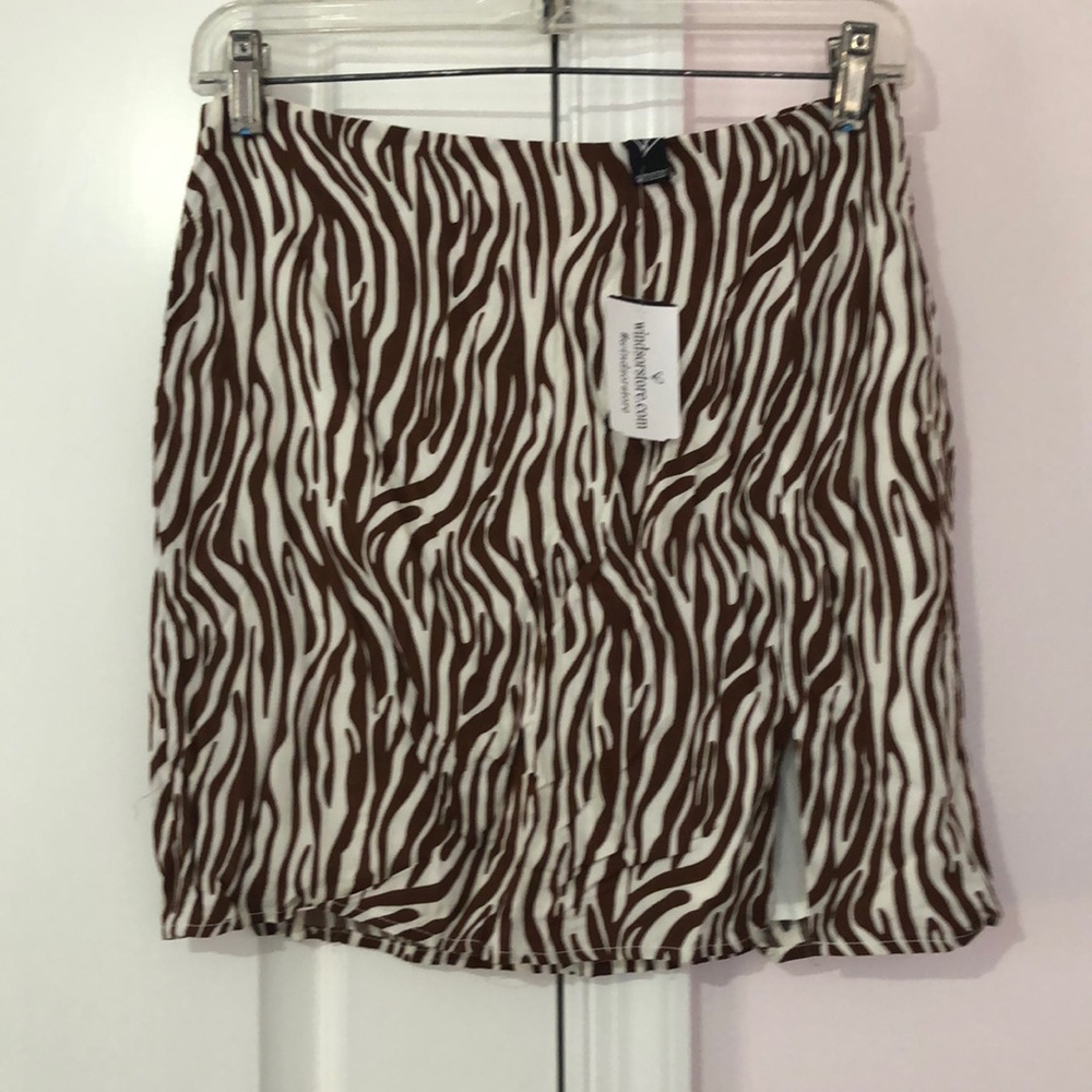 Windsorstore brand brown and cream mini skirt with front slit. NWT